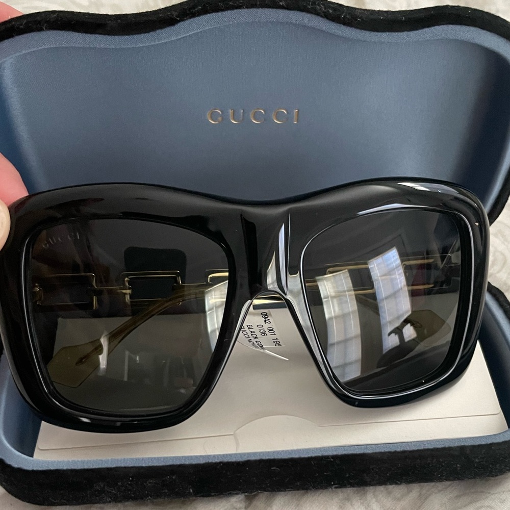 Womens Gucci Sunglasses - SOLD